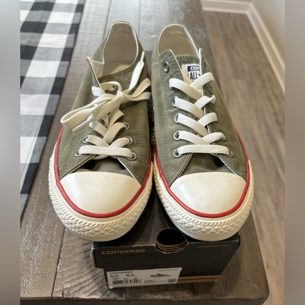 Brand: Converse
Color: Medium Olive
Size: 8.5 Women
Condition: Great Condition